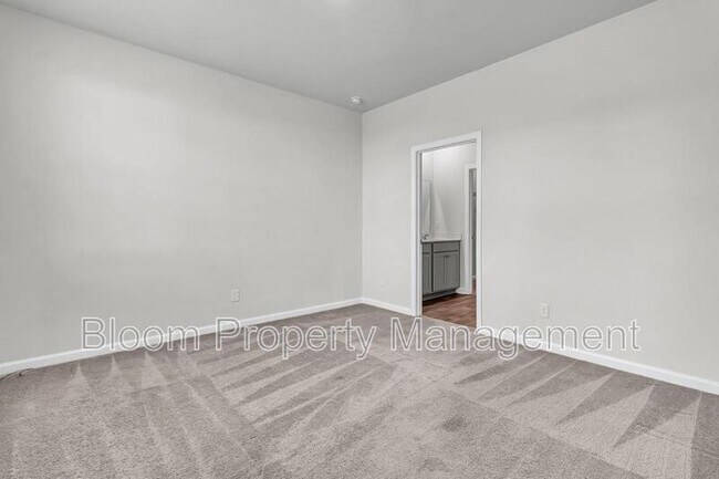 Building Photo - 602 Solar Ct