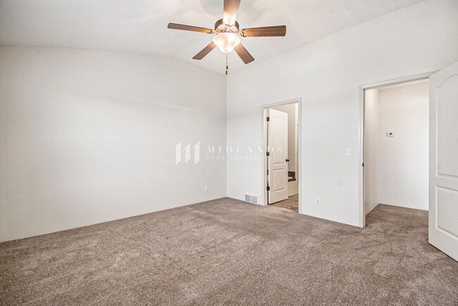 Building Photo - Ranch Townhome in Shadow View