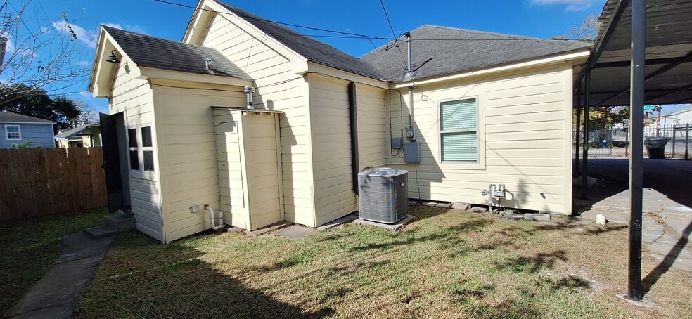 Building Photo - 7832 Elvera St