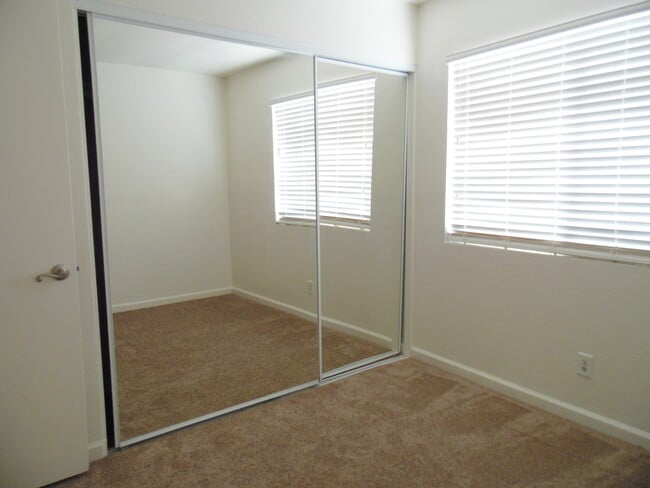 Building Photo - Desert Shores 3 bedroom with pool!