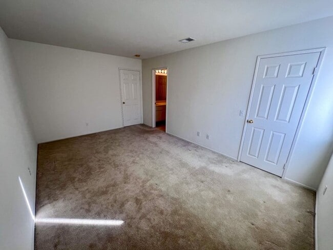 Building Photo - Large 4 bedroom Murrieta home with a loft ...