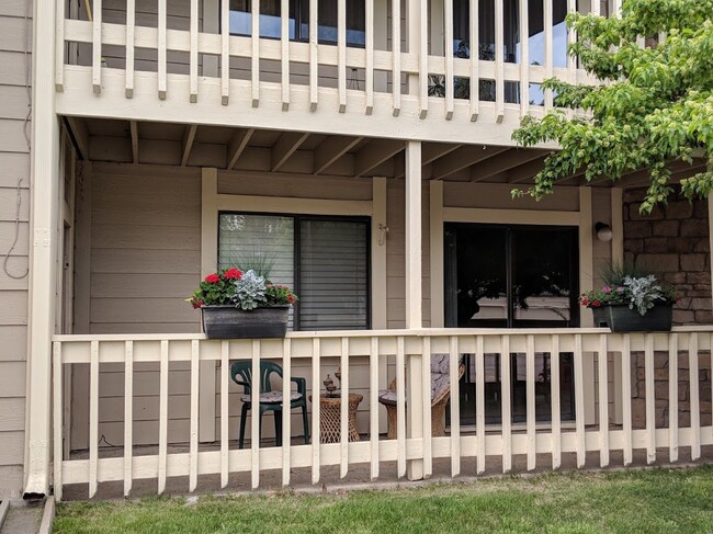Building Photo - Adorable 1BR/1BA in Lowry Neighborhood! AV...