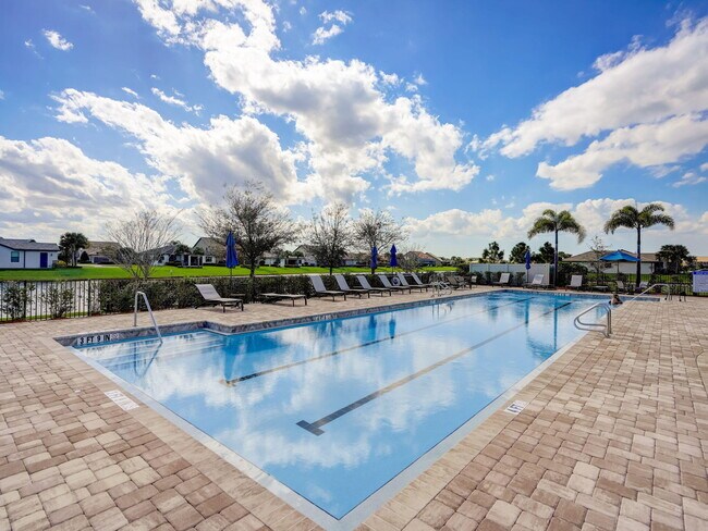 Building Photo - 837 SE Courances Dr