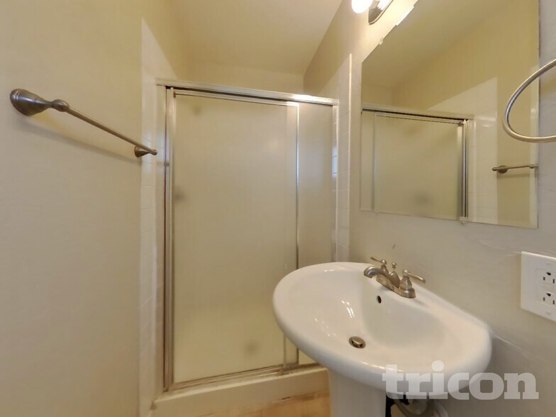 Building Photo - 910 Donner Pass Rd