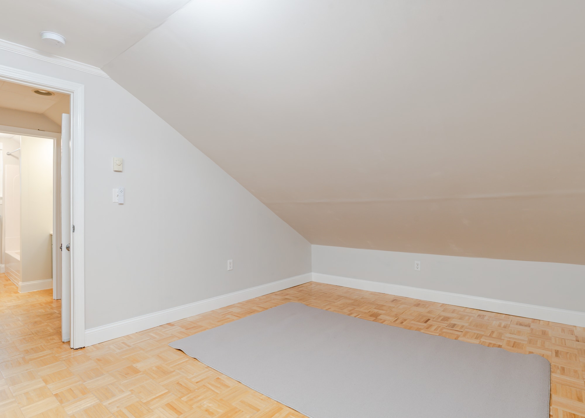 Bedroom 1 - 107 May St