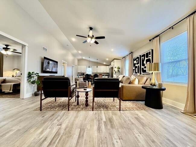 Building Photo - New 5BR Retreat With Hot Tub 2 Living Areas WC, OH