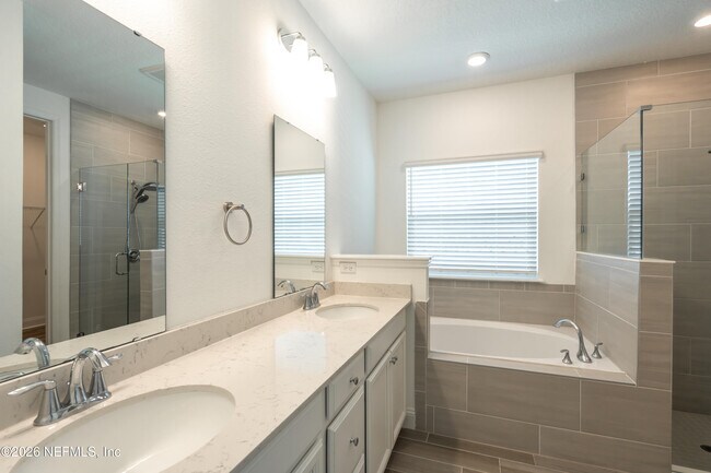 Building Photo - 260 Oaklawn Ct
