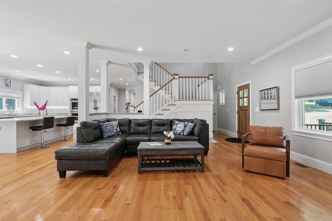 Building Photo - 22 Austin Ln