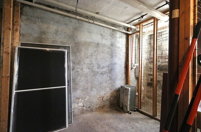 Building Photo - 296 W 3rd St