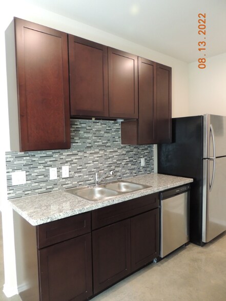 Building Photo - 615 Hayman St