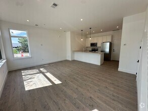 Building Photo - 585-150