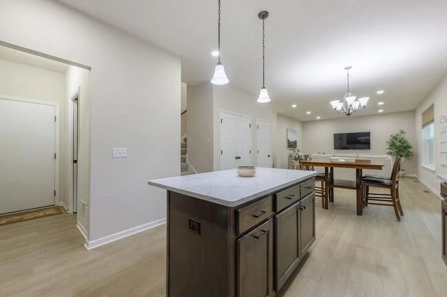 Building Photo - Beautifully updated lakeville 4 bedroom available for lease!