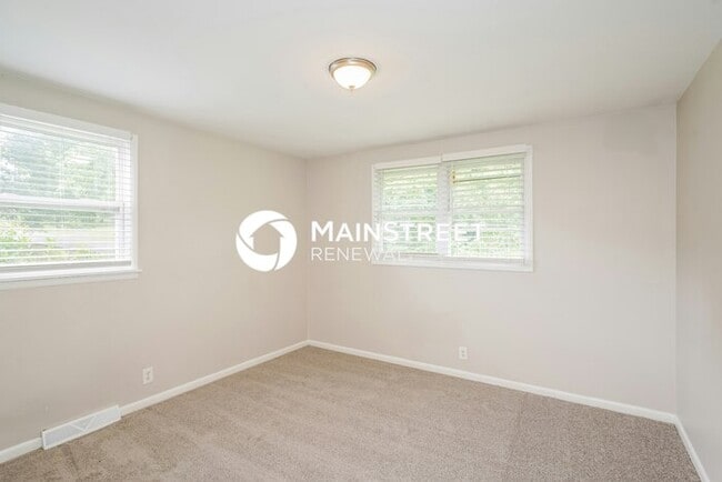 Building Photo - 3 Bedroom Pet-Friendly Home in HENDERSONVILLE, TN with Main Street Renewal