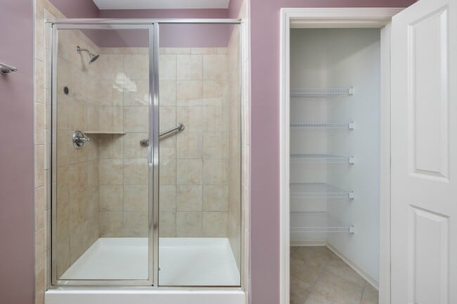 Building Photo - 2437 Duxbury Dr