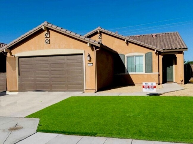Building Photo - $2,350 West of Hwy 99, 3 Beds - Monte Vist...