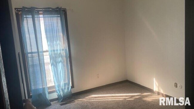 Building Photo - 536 10th Ave S