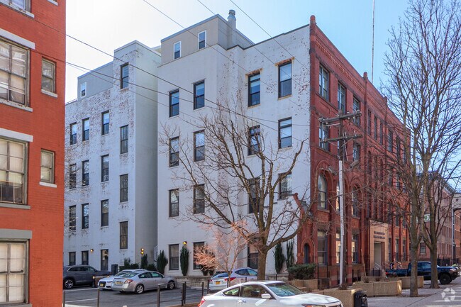 Building Photo - 167 Wayne St