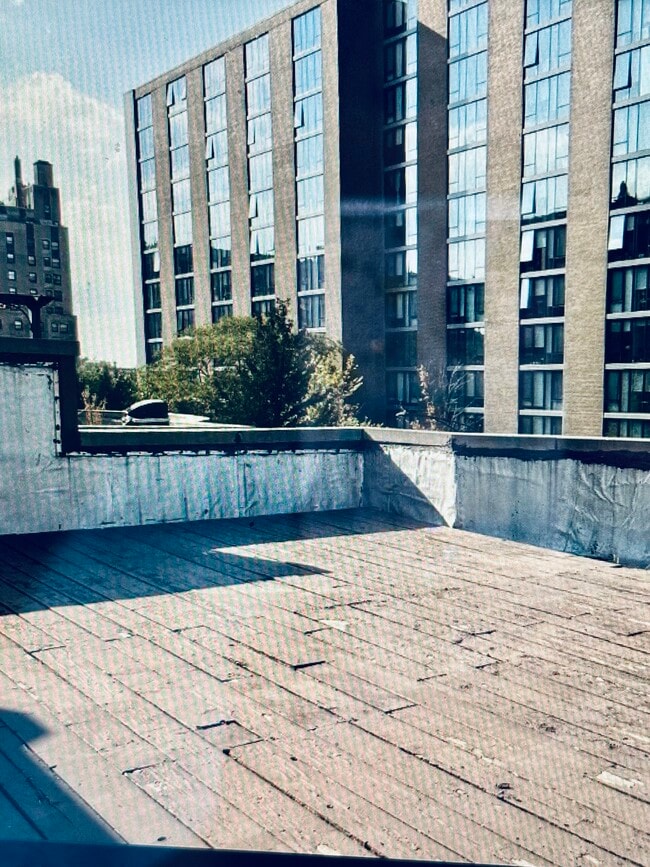 Rooftop - 921 W Lawrence Ave