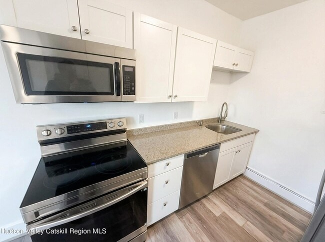 Building Photo - 720 Warren St