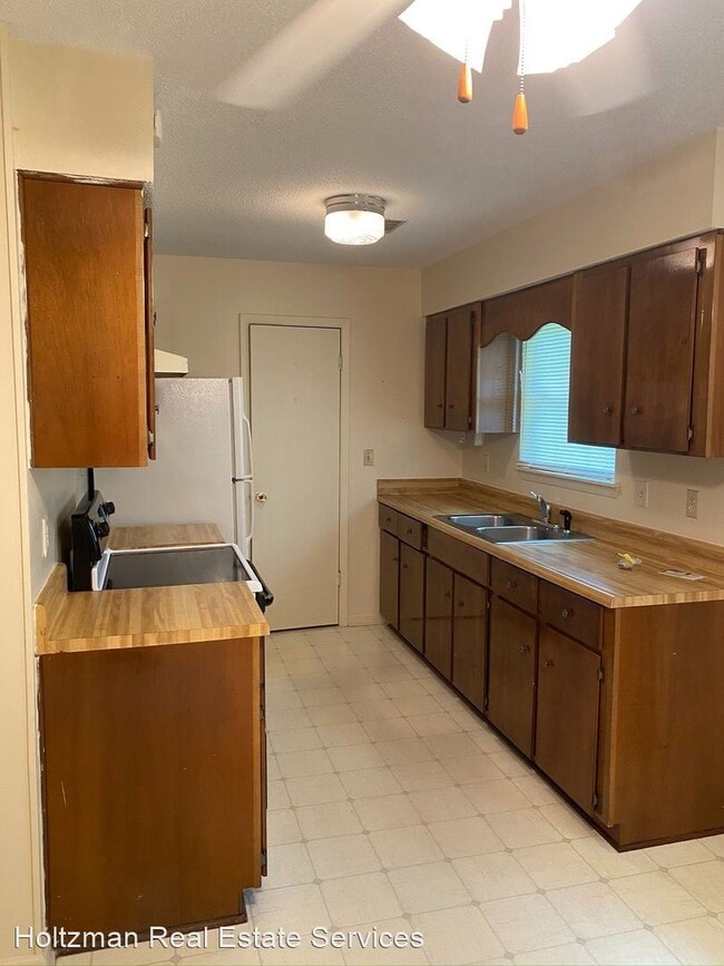 Building Photo - 3 br, 1 bath House - 1021 White Circle