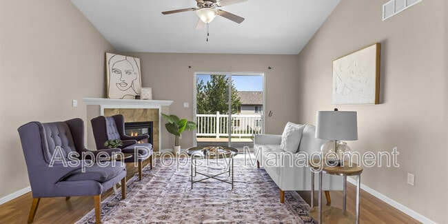 Building Photo - 482 N Mckenzie Ln