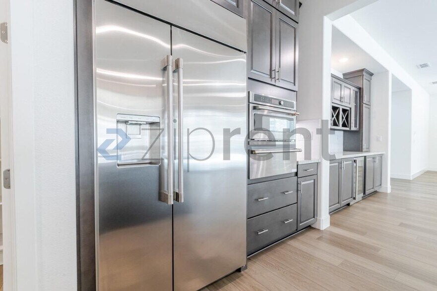 Building Photo - Unit