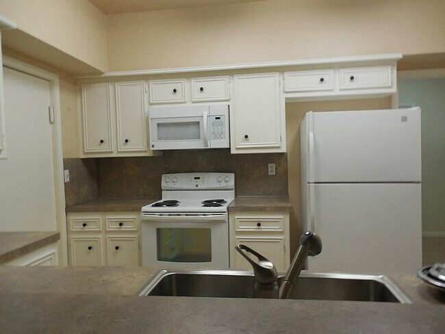 Building Photo - 12 Hallmark Dr