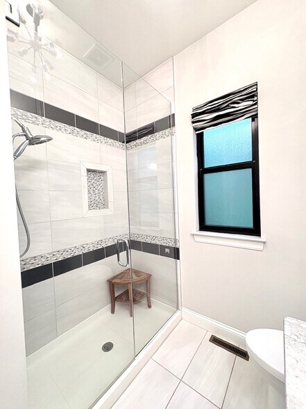 Primary bath - 4300 McPherson Ave