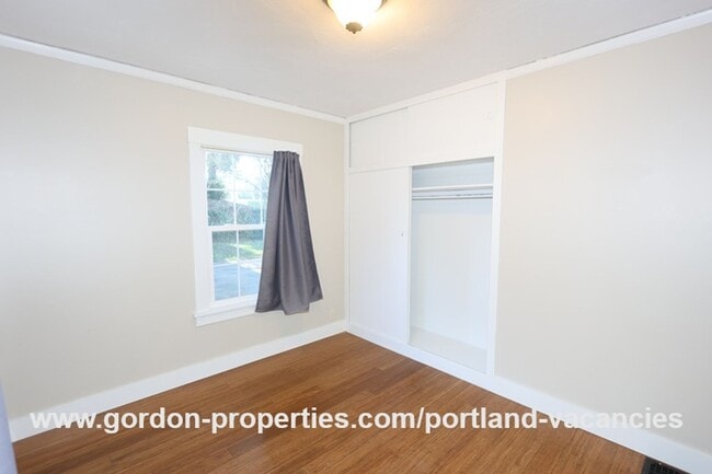 Building Photo - MOVE IN SPECIAL: SE Cesar E Chavez Blvd - ...