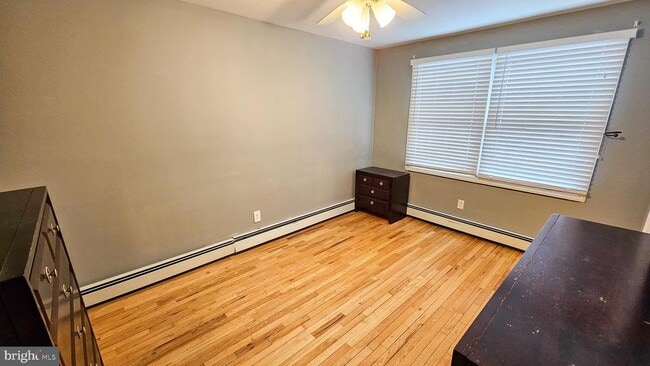 Building Photo - 213 8th St