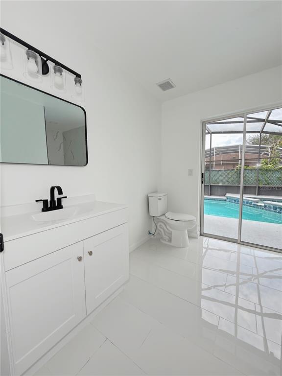 Building Photo - 303 Silk Oak Dr