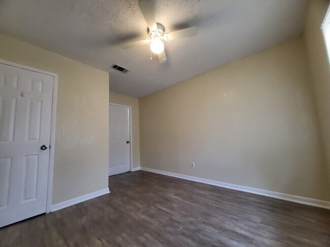 Building Photo - 1708 Kenyon St