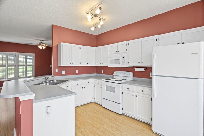 Building Photo - Great Wake Forest Location