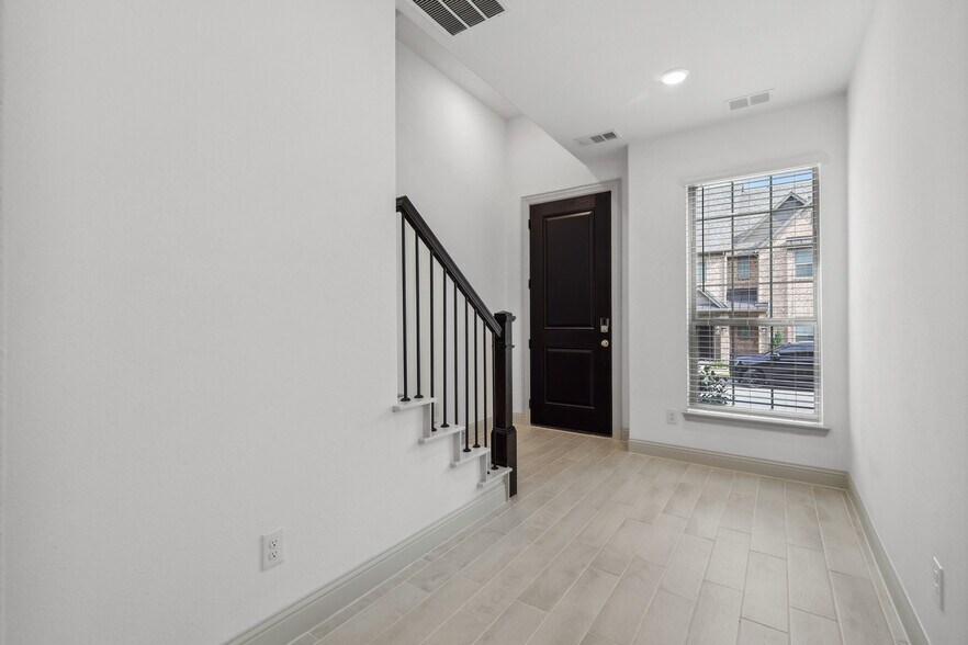 Entry - 4213 Shavano Dr