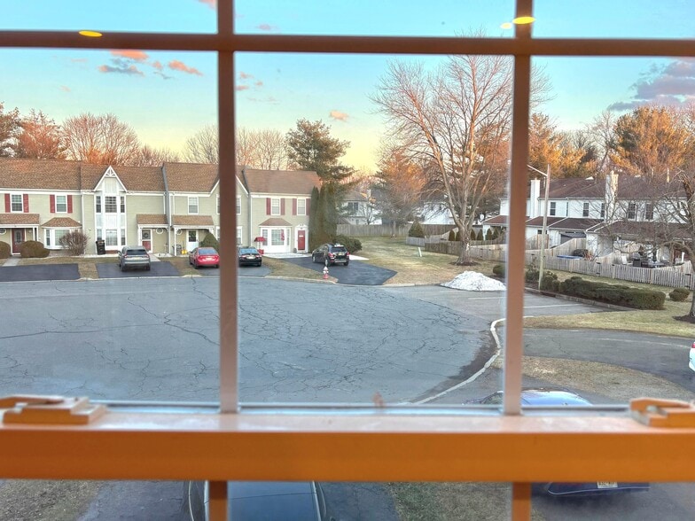 Building Photo - 37 Anderson Ct