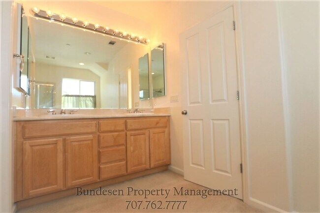 Building Photo - 18 Rowe Ranch Dr