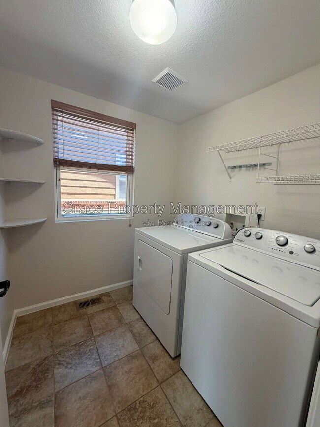 Building Photo - 2057 Alpine Dr