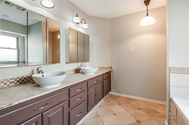 Building Photo - 3801 Silver Maple Dr