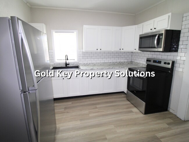 Building Photo - MUNCIE Updated 3 BR 1 BA House with Central Air and Upgraded Appliances (SECTION 8 APPROVED)