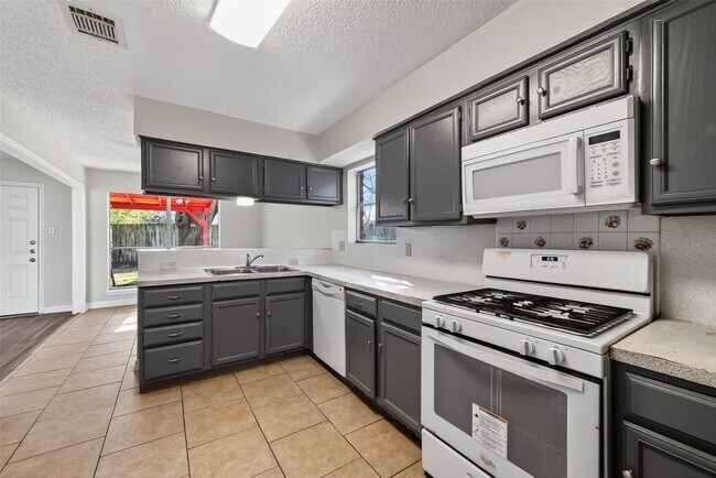 Building Photo - 18115 Poppy Trails St