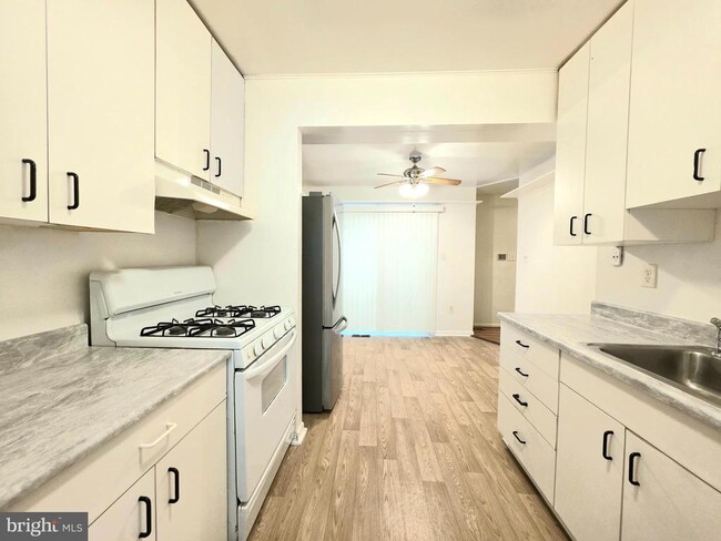 Building Photo - 5393 White Mane