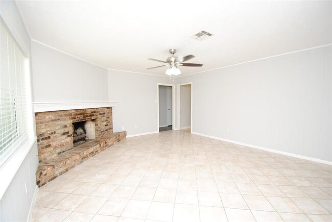 Building Photo - 10038 Briarwild Ln