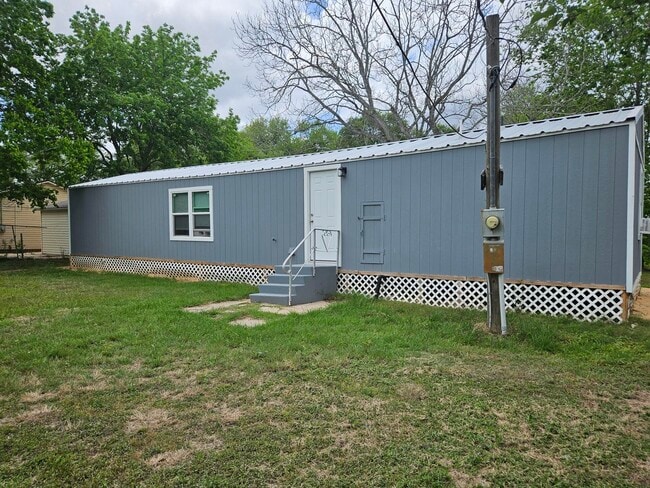 Building Photo - 723 Alamo St