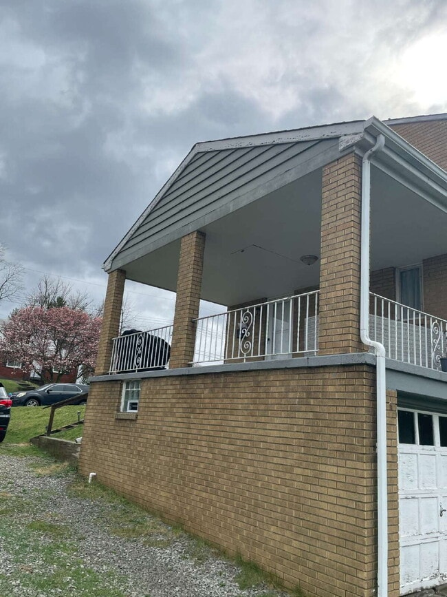 Building Photo - Spacious 3-Bedroom Home in Monroeville – Near Pittsburgh