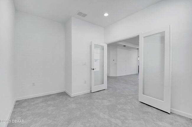 Building Photo - 215 Summertime Pl