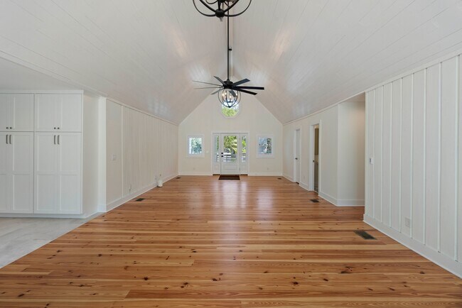 Building Photo - 137 Sparrow Dr