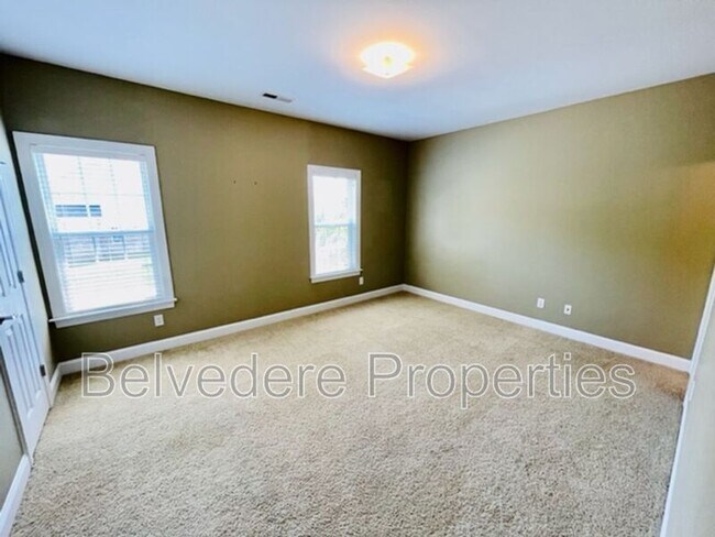 Building Photo - 67 Rhododendron Dr
