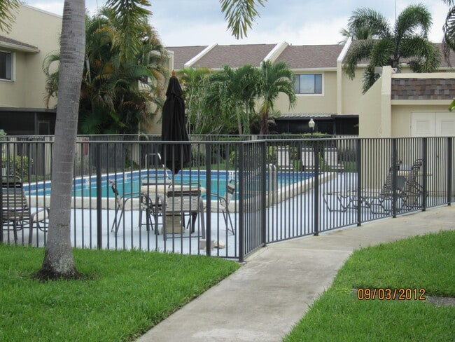 Building Photo - 139 Sparrow Dr