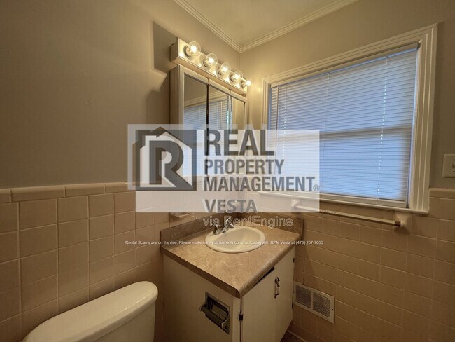 Building Photo - 7162 Everett Dr