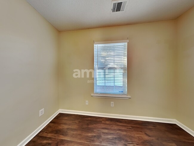 Building Photo - 101 Mills Run Dr